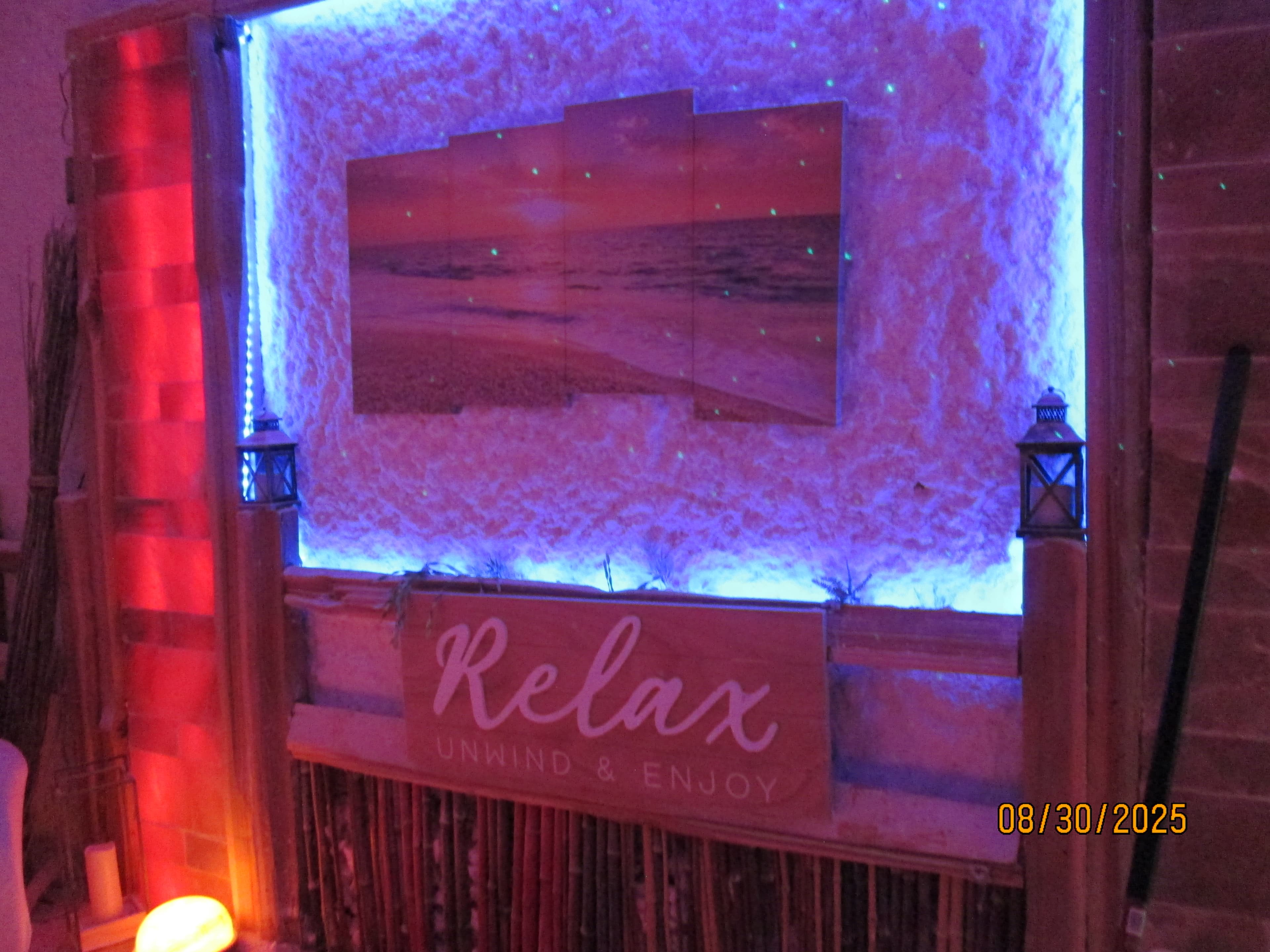 Spacious group salt therapy room