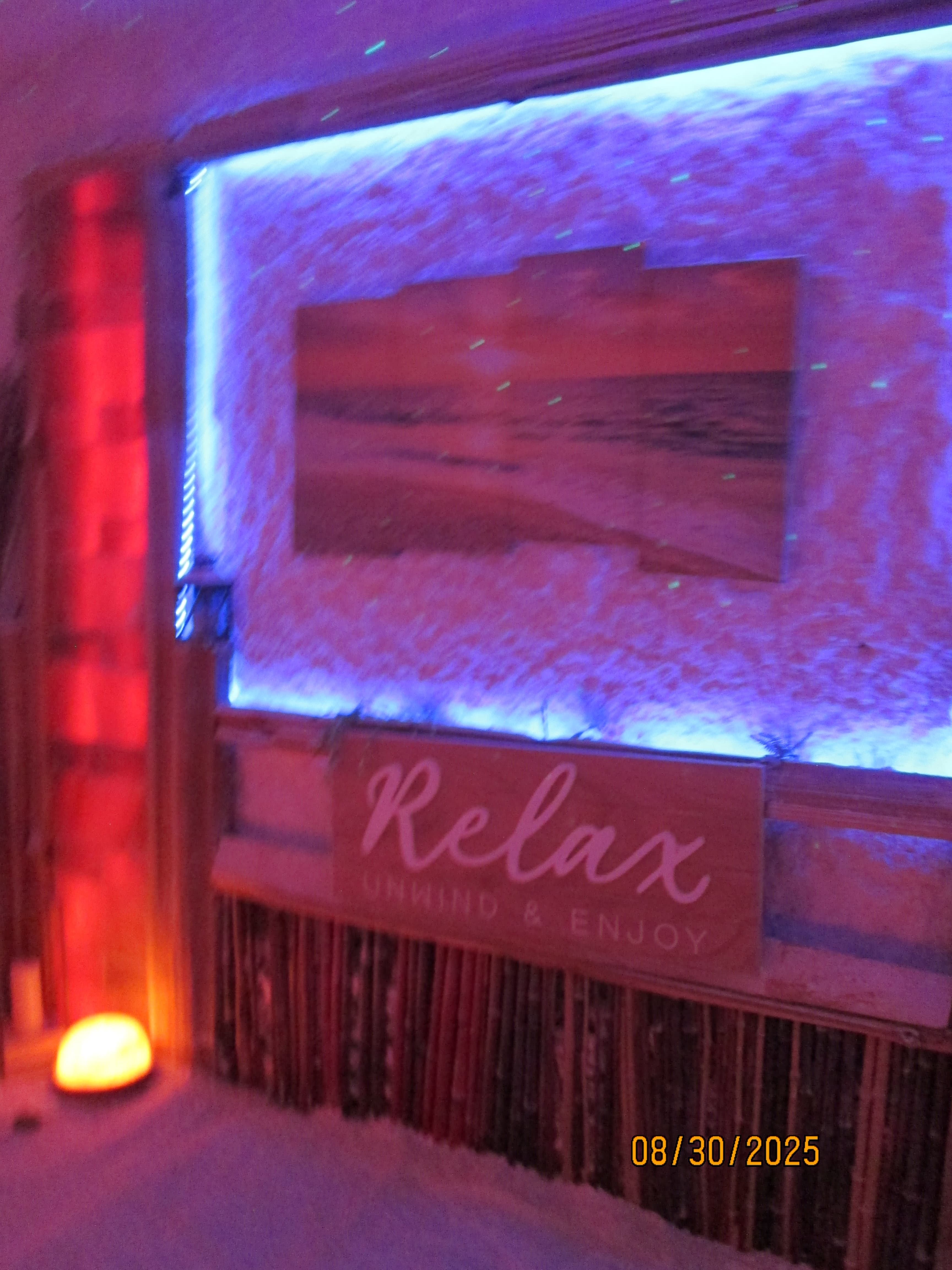 Meditation-focused salt therapy space